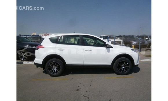 Buy Import Toyota 4Runner White Car in Import - Dubai in Dhufar Buy Import Toyota 4Runner White Car in Import - Dubai in Dhufar