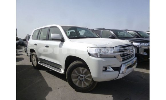 Buy Import Toyota Land Cruiser White Car in Import - Dubai in Dhufar Buy Import Toyota Land Cruiser White Car in Import - Dubai in Dhufar