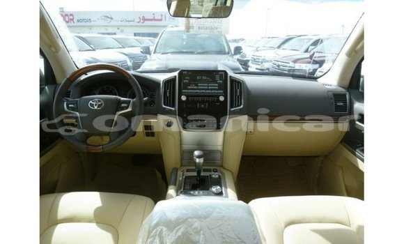 Buy Import Toyota Land Cruiser White Car in Import - Dubai in Dhufar Buy Import Toyota Land Cruiser White Car in Import - Dubai in Dhufar