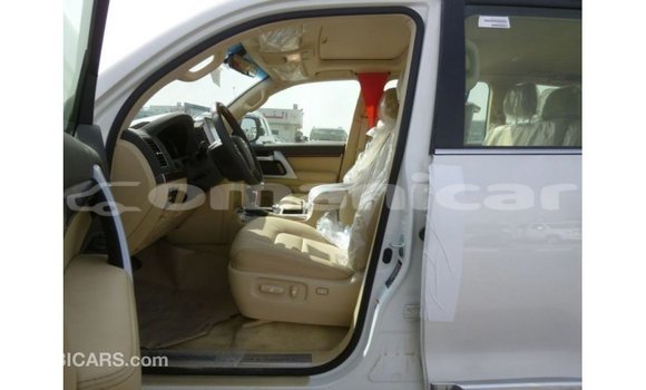 Buy Import Toyota Land Cruiser White Car in Import - Dubai in Dhufar Buy Import Toyota Land Cruiser White Car in Import - Dubai in Dhufar
