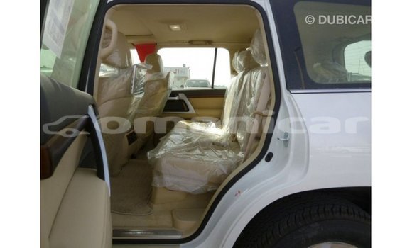 Buy Import Toyota Land Cruiser White Car in Import - Dubai in Dhufar Buy Import Toyota Land Cruiser White Car in Import - Dubai in Dhufar