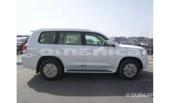 Buy Import Toyota Land Cruiser White Car in Import - Dubai in Dhufar Buy Import Toyota Land Cruiser White Car in Import - Dubai in Dhufar