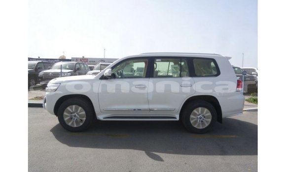Buy Import Toyota Land Cruiser White Car in Import - Dubai in Dhufar Buy Import Toyota Land Cruiser White Car in Import - Dubai in Dhufar