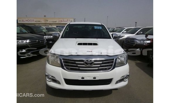 Buy Import Toyota Hilux White Car in Import - Dubai in Dhufar Buy Import Toyota Hilux White Car in Import - Dubai in Dhufar