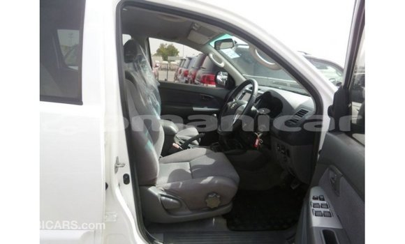 Buy Import Toyota Hilux White Car in Import - Dubai in Dhufar Buy Import Toyota Hilux White Car in Import - Dubai in Dhufar