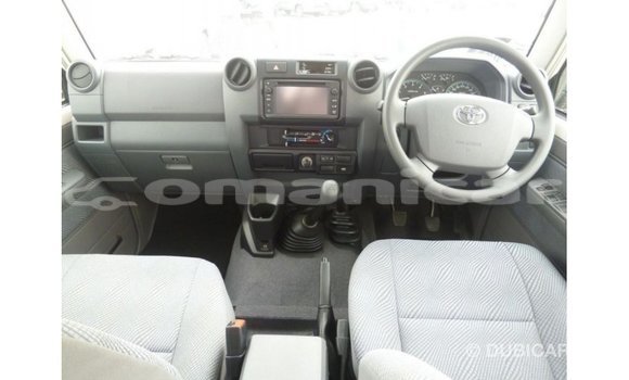 Buy Import Toyota Land Cruiser White Car in Import - Dubai in Dhufar Buy Import Toyota Land Cruiser White Car in Import - Dubai in Dhufar