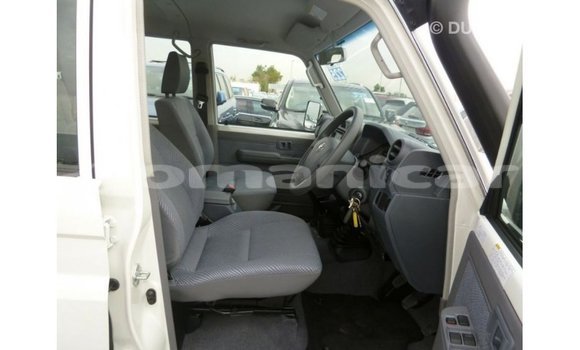 Buy Import Toyota Land Cruiser White Car in Import - Dubai in Dhufar Buy Import Toyota Land Cruiser White Car in Import - Dubai in Dhufar