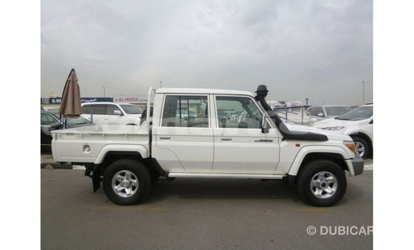 Buy Import Toyota Land Cruiser White Car in Import - Dubai in Dhufar Buy Import Toyota Land Cruiser White Car in Import - Dubai in Dhufar
