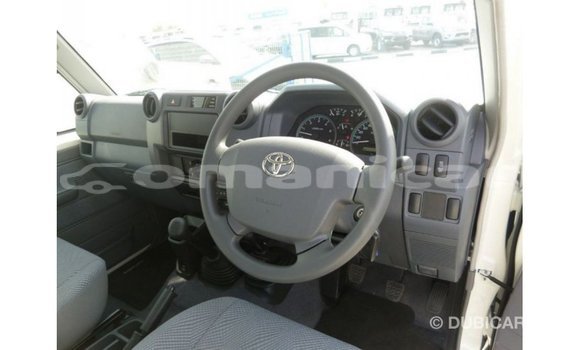 Buy Import Toyota Land Cruiser White Car in Import - Dubai in Dhufar Buy Import Toyota Land Cruiser White Car in Import - Dubai in Dhufar