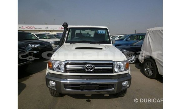 Buy Import Toyota Land Cruiser White Car in Import - Dubai in Dhufar Buy Import Toyota Land Cruiser White Car in Import - Dubai in Dhufar