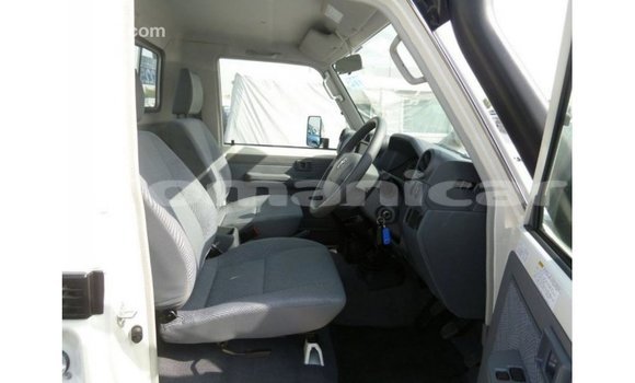 Buy Import Toyota Land Cruiser White Car in Import - Dubai in Dhufar Buy Import Toyota Land Cruiser White Car in Import - Dubai in Dhufar