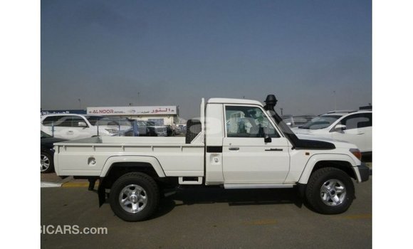 Buy Import Toyota Land Cruiser White Car in Import - Dubai in Dhufar Buy Import Toyota Land Cruiser White Car in Import - Dubai in Dhufar