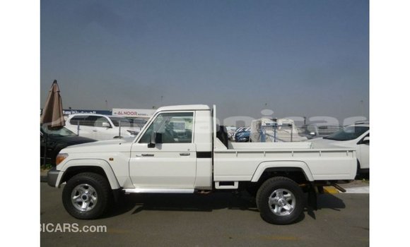Buy Import Toyota Land Cruiser White Car in Import - Dubai in Dhufar Buy Import Toyota Land Cruiser White Car in Import - Dubai in Dhufar