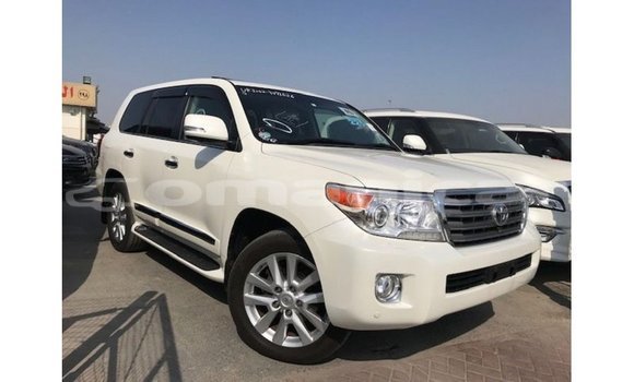 Buy Import Toyota Land Cruiser White Car in Import - Dubai in Dhufar Buy Import Toyota Land Cruiser White Car in Import - Dubai in Dhufar