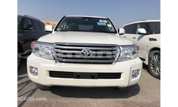 Buy Import Toyota Land Cruiser White Car in Import - Dubai in Dhufar Buy Import Toyota Land Cruiser White Car in Import - Dubai in Dhufar