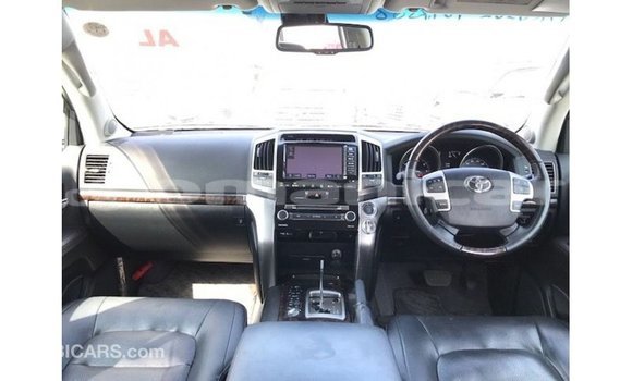 Buy Import Toyota Land Cruiser White Car in Import - Dubai in Dhufar Buy Import Toyota Land Cruiser White Car in Import - Dubai in Dhufar