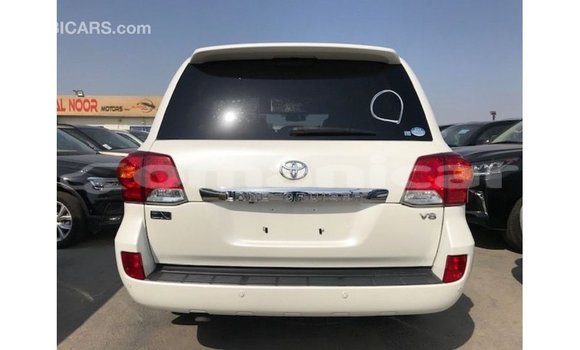 Buy Import Toyota Land Cruiser White Car in Import - Dubai in Dhufar Buy Import Toyota Land Cruiser White Car in Import - Dubai in Dhufar