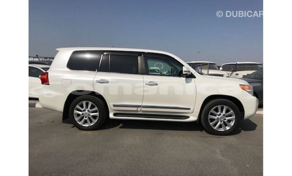 Buy Import Toyota Land Cruiser White Car in Import - Dubai in Dhufar Buy Import Toyota Land Cruiser White Car in Import - Dubai in Dhufar