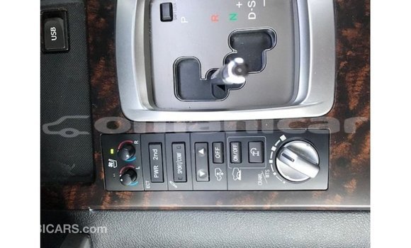 Buy Import Toyota Land Cruiser White Car in Import - Dubai in Dhufar Buy Import Toyota Land Cruiser White Car in Import - Dubai in Dhufar