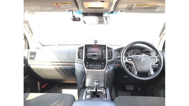 Big with watermark toyota land cruiser dhufar import dubai 2971