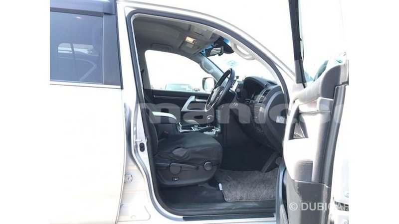 Big with watermark toyota land cruiser dhufar import dubai 2971