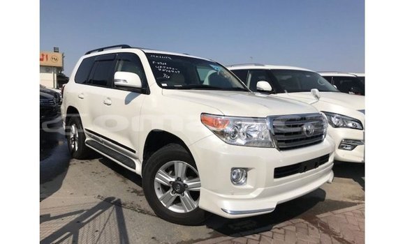 Buy Import Toyota Land Cruiser White Car in Import - Dubai in Dhufar Buy Import Toyota Land Cruiser White Car in Import - Dubai in Dhufar