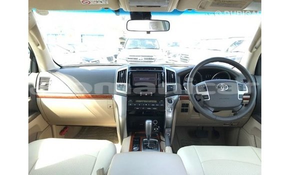 Buy Import Toyota Land Cruiser White Car in Import - Dubai in Dhufar Buy Import Toyota Land Cruiser White Car in Import - Dubai in Dhufar