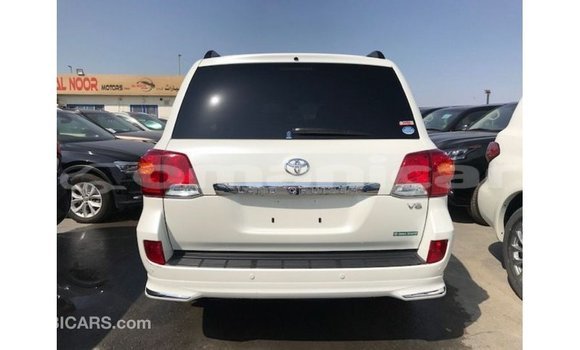 Buy Import Toyota Land Cruiser White Car in Import - Dubai in Dhufar Buy Import Toyota Land Cruiser White Car in Import - Dubai in Dhufar