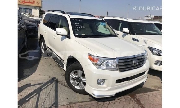 Buy Import Toyota Land Cruiser White Car in Import - Dubai in Dhufar Buy Import Toyota Land Cruiser White Car in Import - Dubai in Dhufar