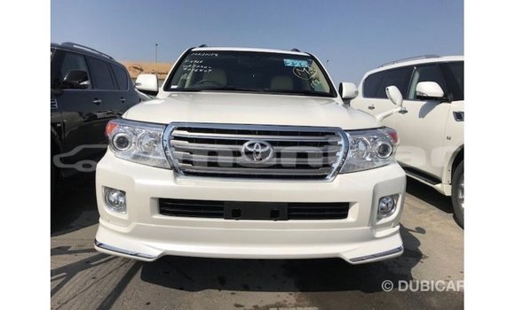 Buy Import Toyota Land Cruiser White Car in Import - Dubai in Dhufar Buy Import Toyota Land Cruiser White Car in Import - Dubai in Dhufar