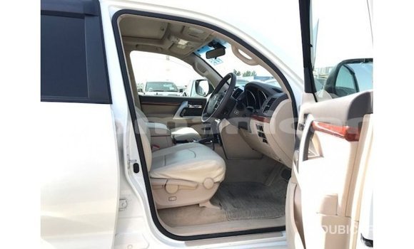 Buy Import Toyota Land Cruiser White Car in Import - Dubai in Dhufar Buy Import Toyota Land Cruiser White Car in Import - Dubai in Dhufar