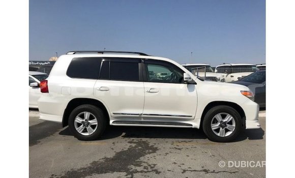 Buy Import Toyota Land Cruiser White Car in Import - Dubai in Dhufar Buy Import Toyota Land Cruiser White Car in Import - Dubai in Dhufar