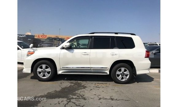 Buy Import Toyota Land Cruiser White Car in Import - Dubai in Dhufar Buy Import Toyota Land Cruiser White Car in Import - Dubai in Dhufar