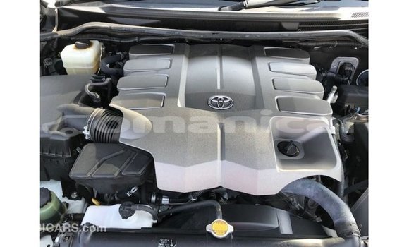 Buy Import Toyota Land Cruiser White Car in Import - Dubai in Dhufar Buy Import Toyota Land Cruiser White Car in Import - Dubai in Dhufar