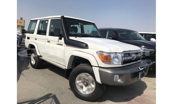 Buy Import Toyota Land Cruiser White Car in Import - Dubai in Dhufar Buy Import Toyota Land Cruiser White Car in Import - Dubai in Dhufar