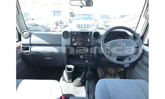 Buy Import Toyota Land Cruiser White Car in Import - Dubai in Dhufar Buy Import Toyota Land Cruiser White Car in Import - Dubai in Dhufar