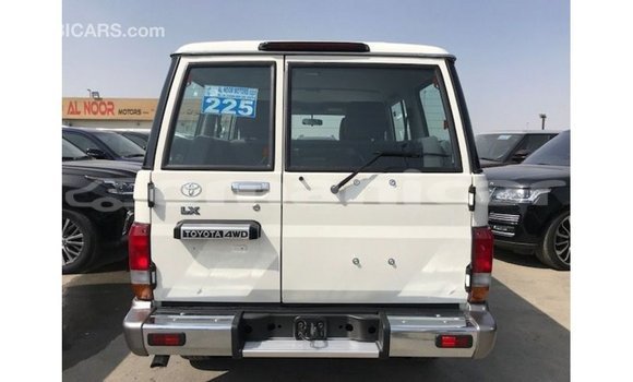 Buy Import Toyota Land Cruiser White Car in Import - Dubai in Dhufar Buy Import Toyota Land Cruiser White Car in Import - Dubai in Dhufar
