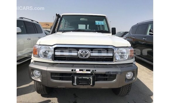 Buy Import Toyota Land Cruiser White Car in Import - Dubai in Dhufar Buy Import Toyota Land Cruiser White Car in Import - Dubai in Dhufar