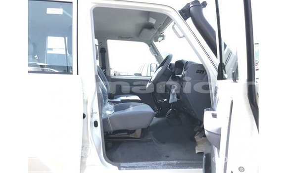 Buy Import Toyota Land Cruiser White Car in Import - Dubai in Dhufar Buy Import Toyota Land Cruiser White Car in Import - Dubai in Dhufar