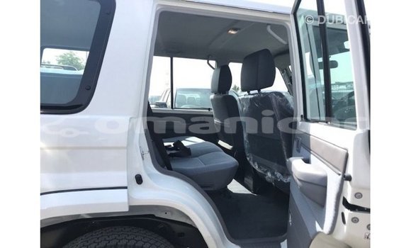 Buy Import Toyota Land Cruiser White Car in Import - Dubai in Dhufar Buy Import Toyota Land Cruiser White Car in Import - Dubai in Dhufar