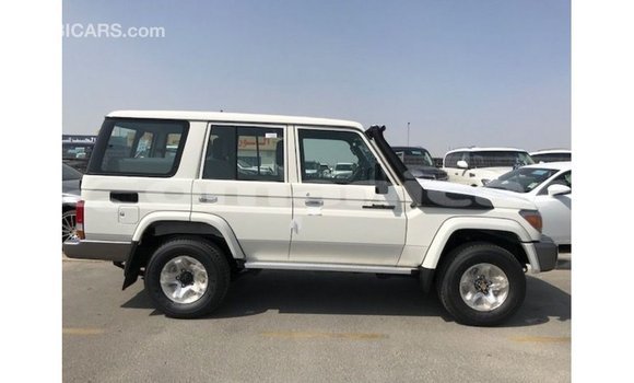 Buy Import Toyota Land Cruiser White Car in Import - Dubai in Dhufar Buy Import Toyota Land Cruiser White Car in Import - Dubai in Dhufar