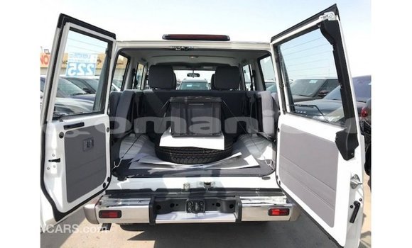 Buy Import Toyota Land Cruiser White Car in Import - Dubai in Dhufar Buy Import Toyota Land Cruiser White Car in Import - Dubai in Dhufar