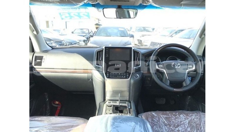 Big with watermark toyota land cruiser dhufar import dubai 2980