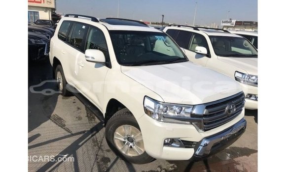 Buy Import Toyota Land Cruiser White Car in Import - Dubai in Dhufar Buy Import Toyota Land Cruiser White Car in Import - Dubai in Dhufar