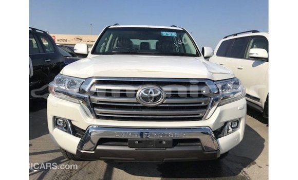 Buy Import Toyota Land Cruiser White Car in Import - Dubai in Dhufar Buy Import Toyota Land Cruiser White Car in Import - Dubai in Dhufar