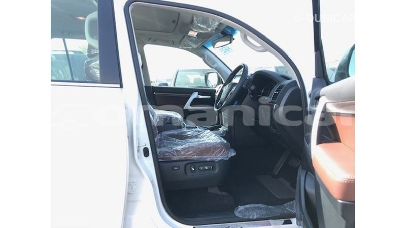 Big with watermark toyota land cruiser dhufar import dubai 2980