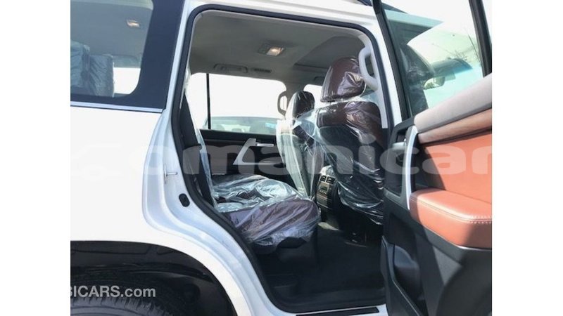 Big with watermark toyota land cruiser dhufar import dubai 2980