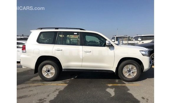 Buy Import Toyota Land Cruiser White Car in Import - Dubai in Dhufar Buy Import Toyota Land Cruiser White Car in Import - Dubai in Dhufar