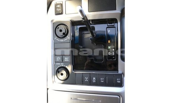 Buy Import Toyota Land Cruiser White Car in Import - Dubai in Dhufar Buy Import Toyota Land Cruiser White Car in Import - Dubai in Dhufar