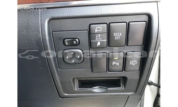 Buy Import Toyota Land Cruiser White Car in Import - Dubai in Dhufar Buy Import Toyota Land Cruiser White Car in Import - Dubai in Dhufar